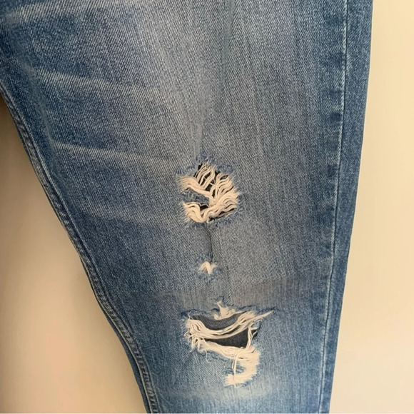 Abercrombie & Fitch High Rise Annie Distressed Girlfriend Jean Size 2/26 - Picture 6 of 9